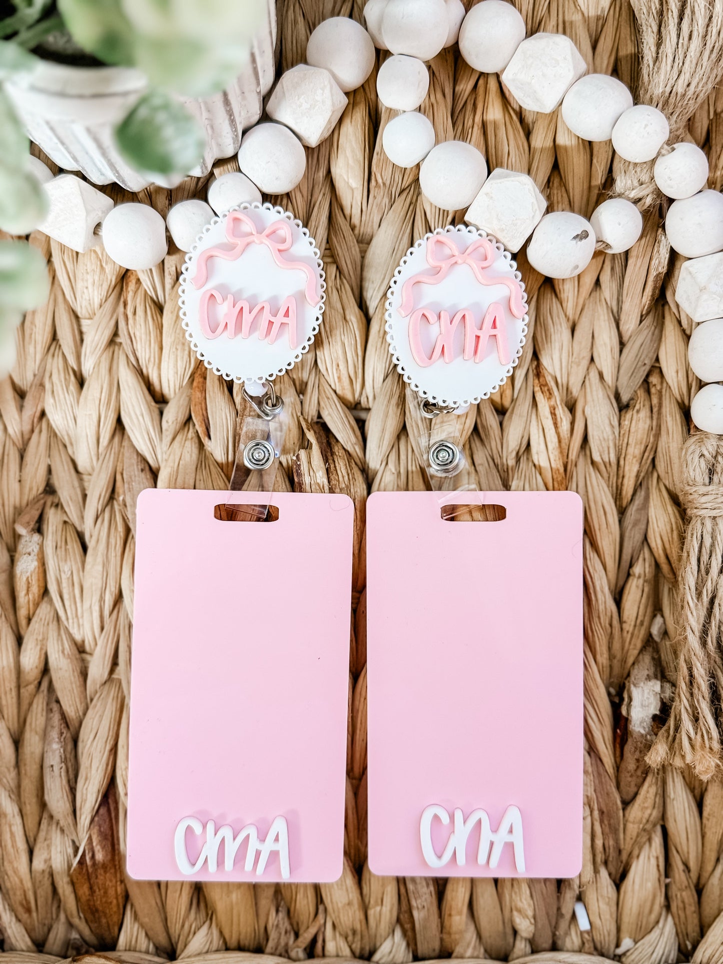 BOW SCALLOP BADGE REEL & BADGE BUDDY