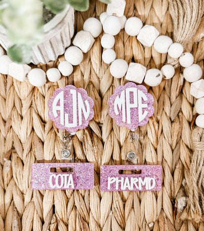 SCALLOP MONOGRAM BADGE REEL & MINI BADGE BUDDY