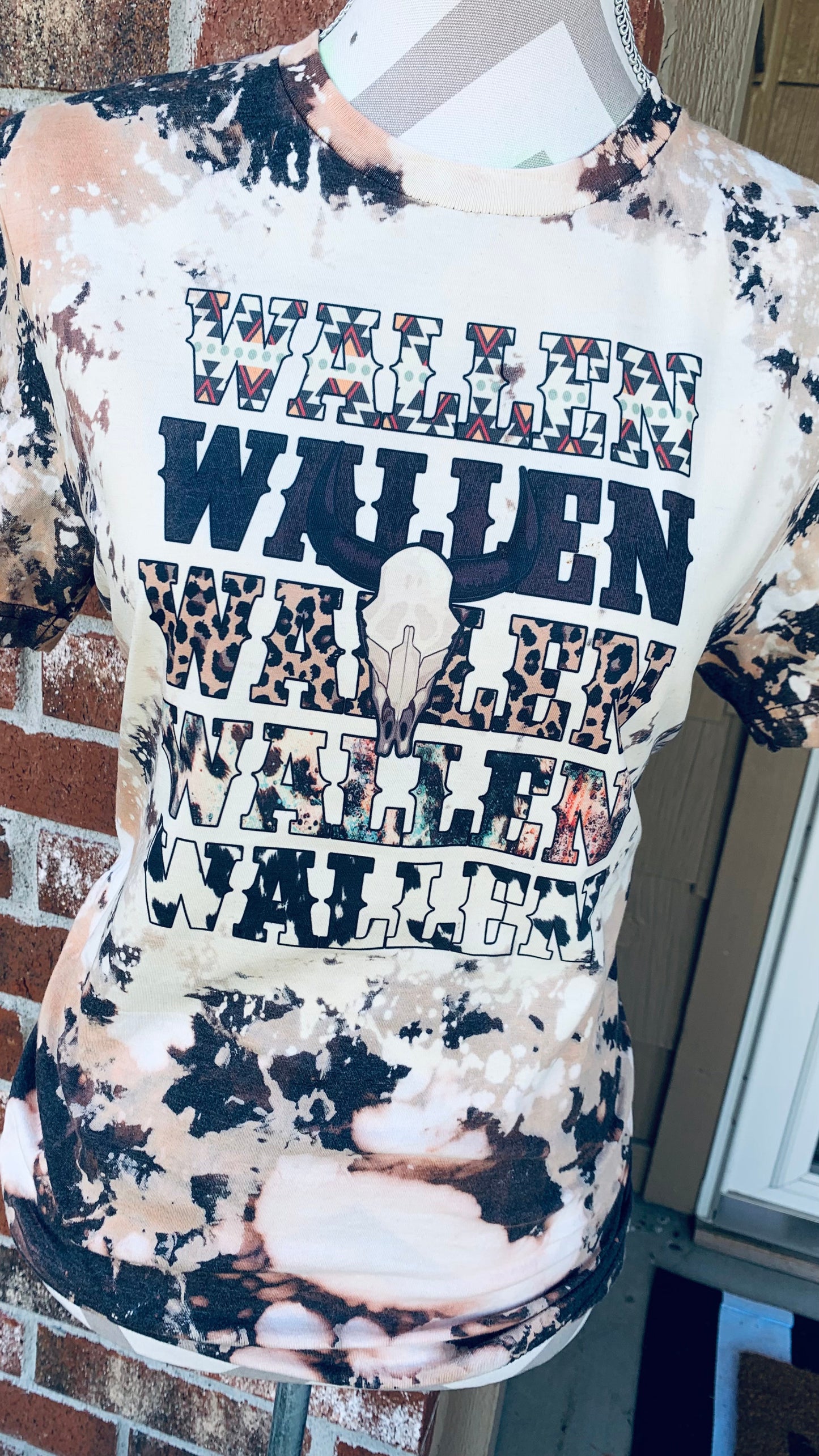 Wallen Distressed Tee